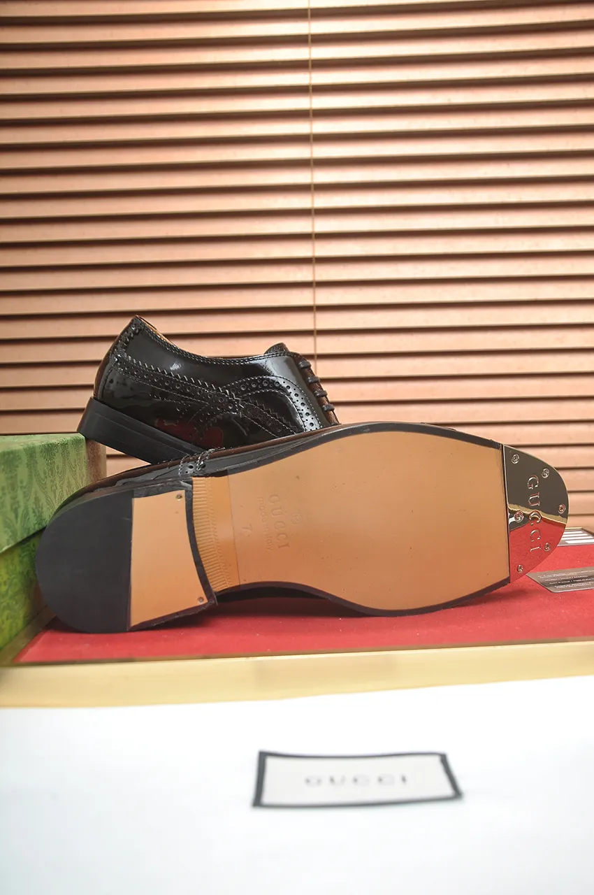 Men's shoes💰660💶 Brand: GUCCI (Gucci) Standard code: Men's code 39/44 (45/46 can be customized) Grade: Same as the official website Original quality Material: Original cowhide Water-dyed cowhide lining Original rubber outsole Style category: Men's fashionable casual leather shoes Distinguished big-name luxury elements top luxury Color: Actual picture